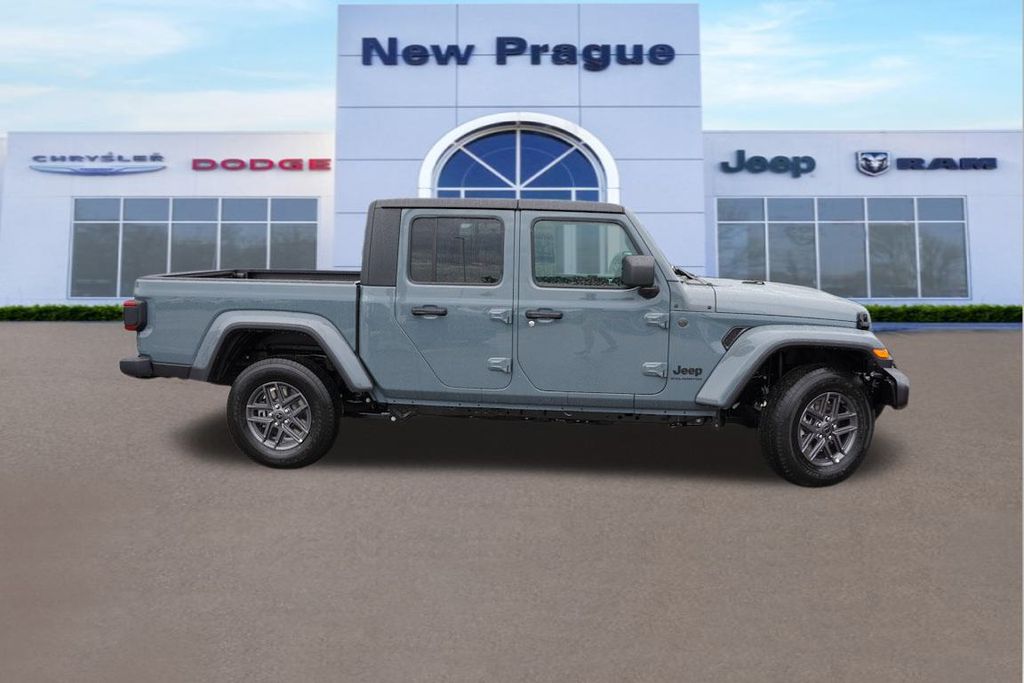 2025 Jeep Gladiator Sport photo 2