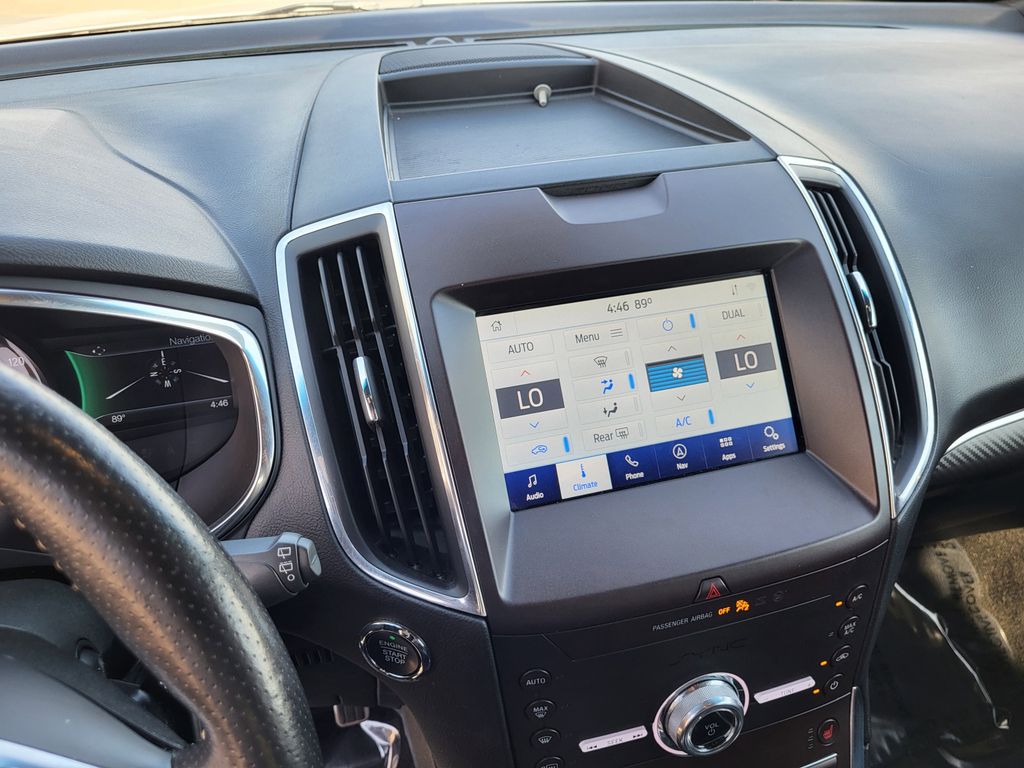 2020 Ford Edge ST photo 17
