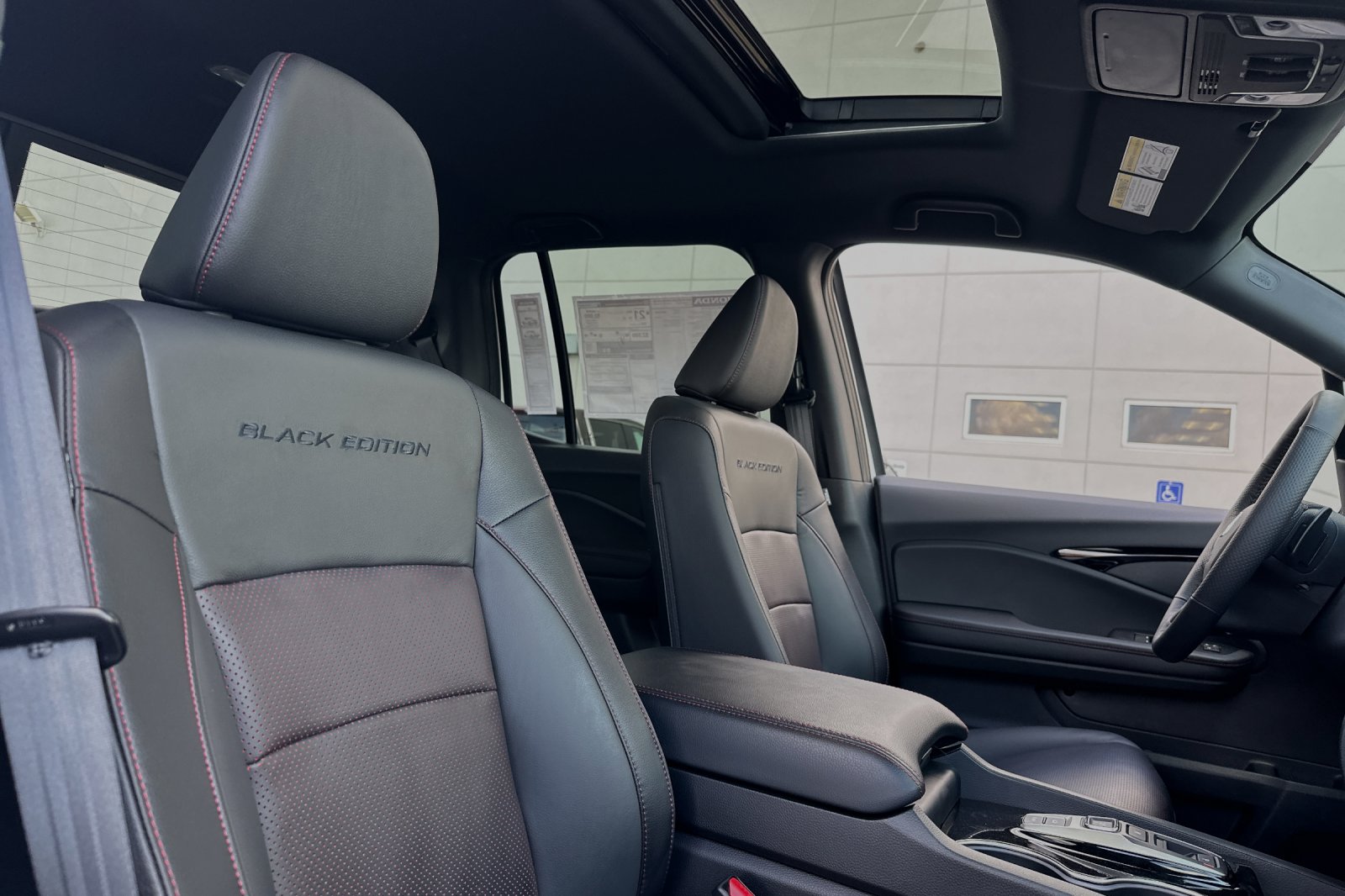 2025 Honda Ridgeline Black Edition photo 15