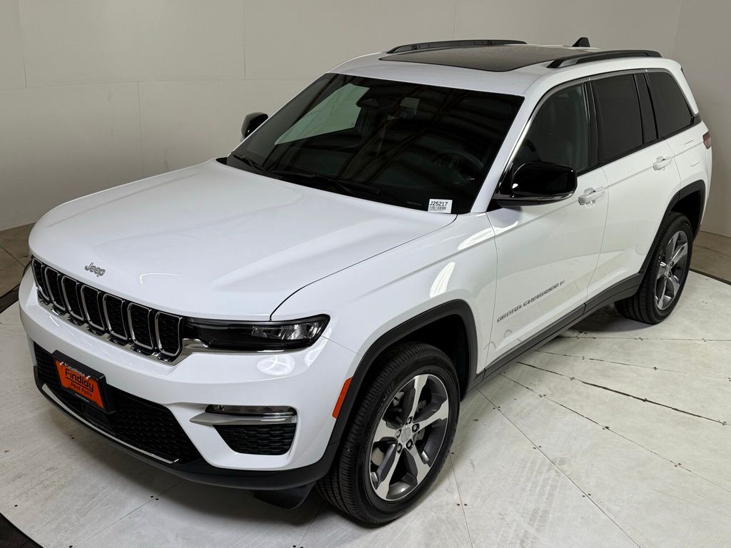 2025 Jeep Grand Cherokee Limited photo 3