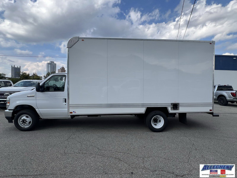 2026 Ford E-450 photo 2