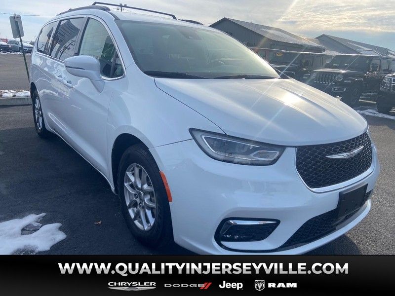 2022 Chrysler Pacifica Touring L's photo