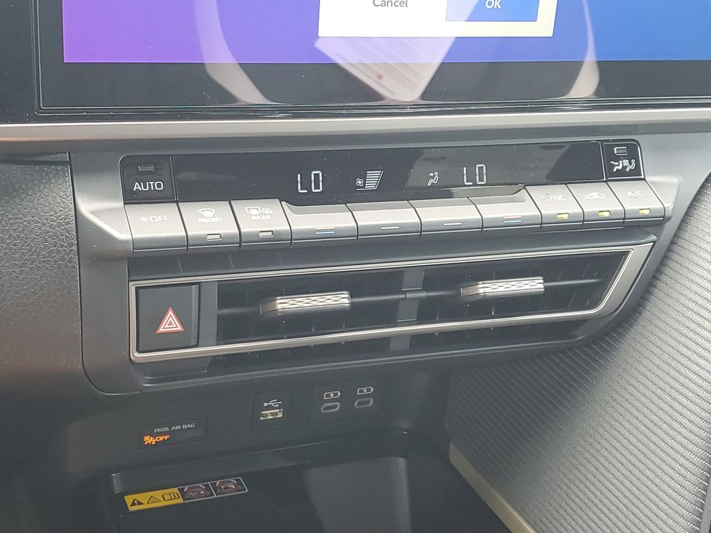 2025 Toyota Camry SE photo 25