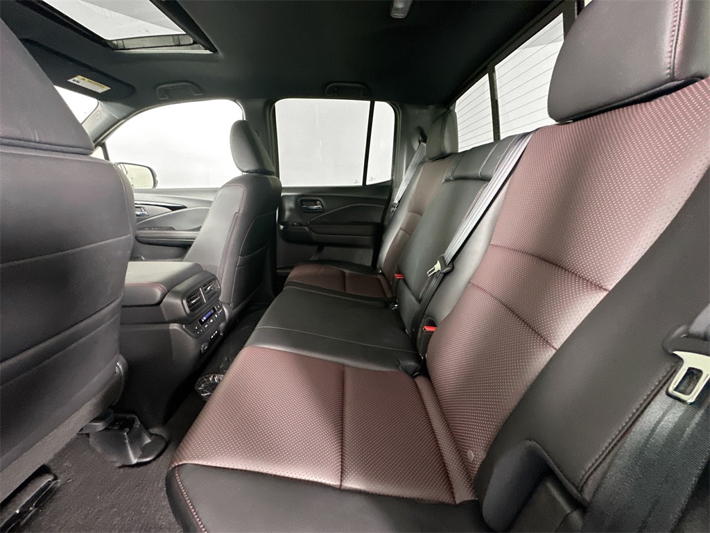 2025 Honda Ridgeline Black Edition photo 8