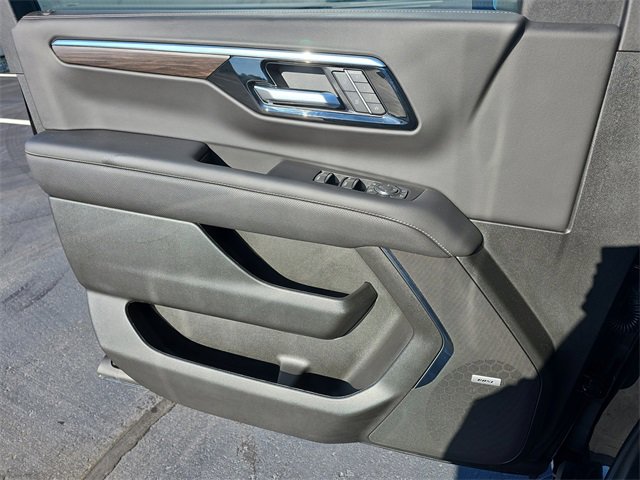 2025 Chevrolet Suburban Premier photo 27