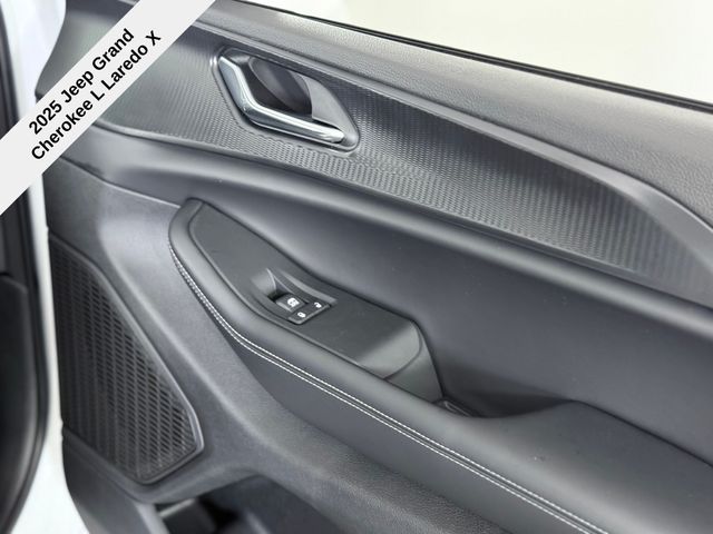 2025 Jeep Grand Cherokee Laredo X photo 27