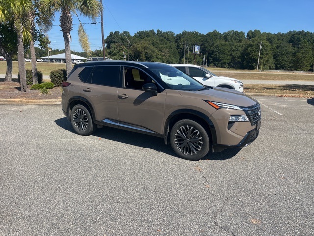 2024 Nissan Rogue Platinum's photo