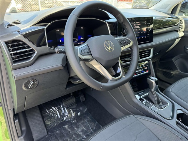 2025 Volkswagen Taos SE photo 2