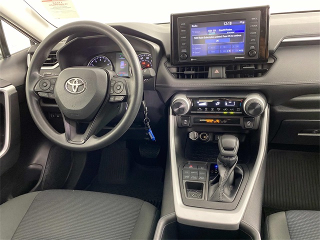 2022 Toyota RAV4 LE photo 9