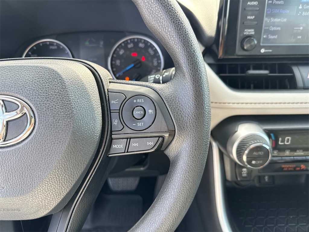 2022 Toyota RAV4 Hybrid XLE photo 23
