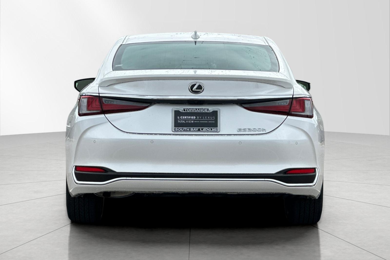 2025 Lexus ES 300h photo 4