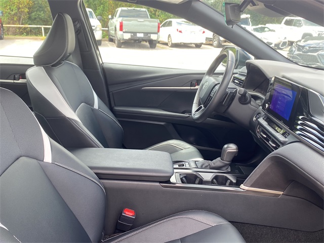2025 Toyota Camry SE photo 11