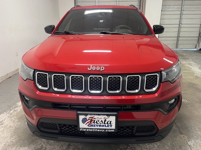 2023 Jeep Compass Latitude photo 2