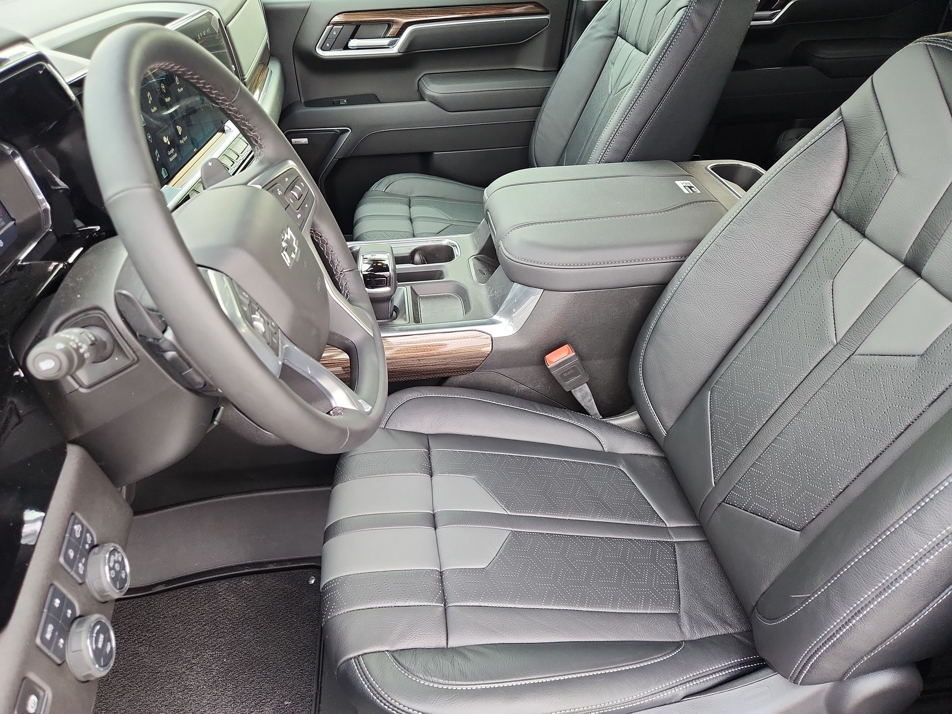 2025 Chevrolet Silverado 1500 RST photo 17
