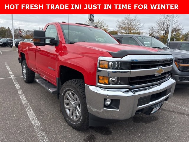 2018 Chevrolet Silverado LT photo 2