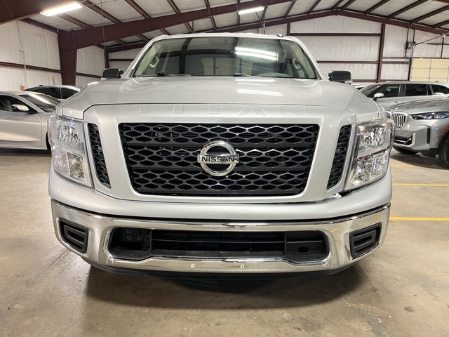 2019 Nissan Titan SV photo 4