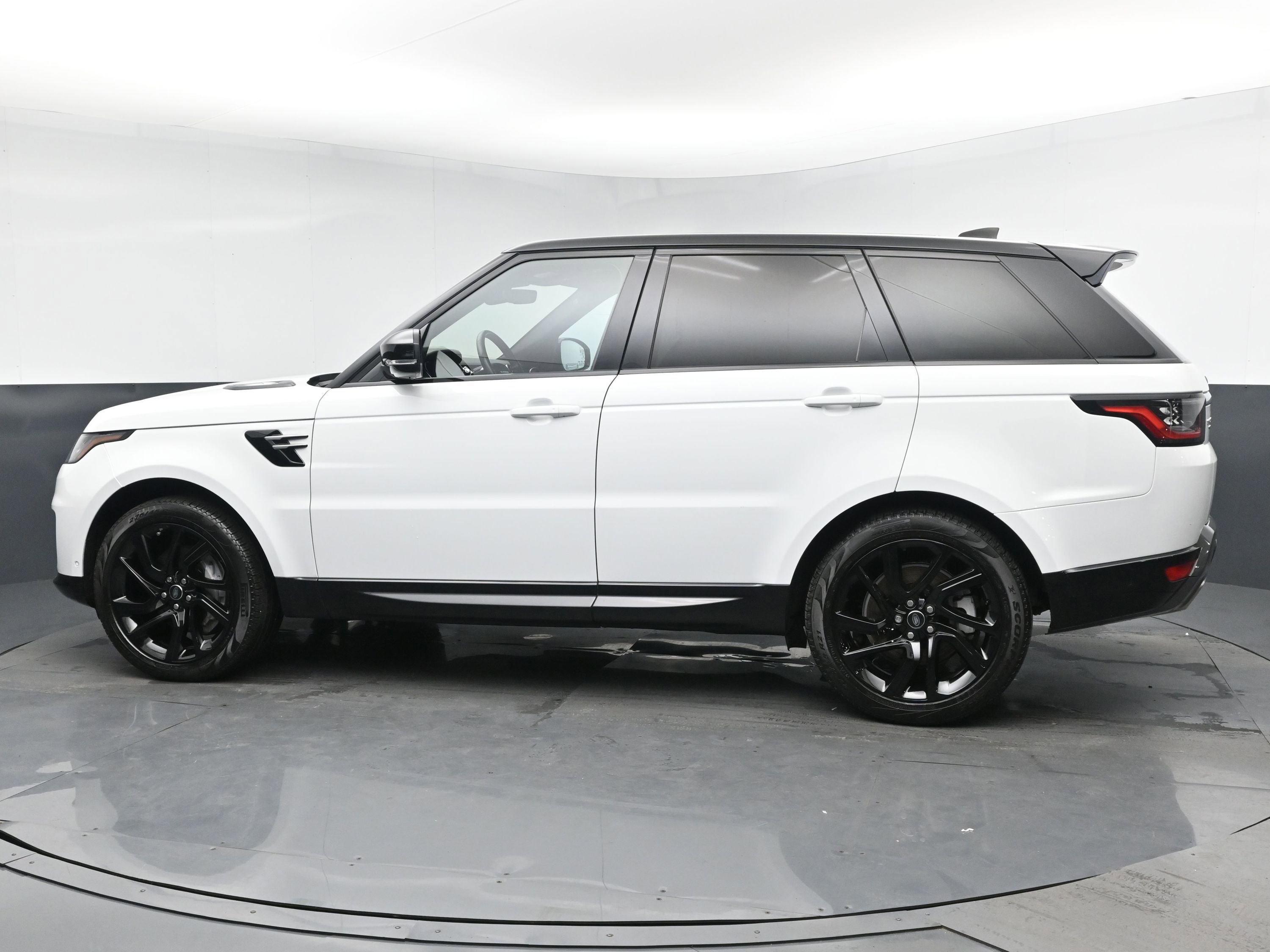 2019 Land Rover Range Rover Sport HSE photo 4