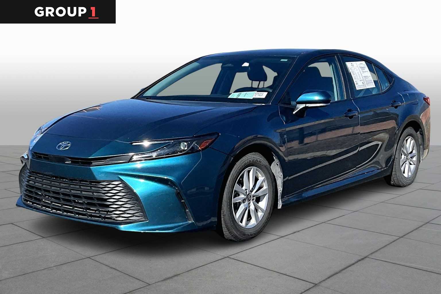 2025 Toyota Camry LE's photo