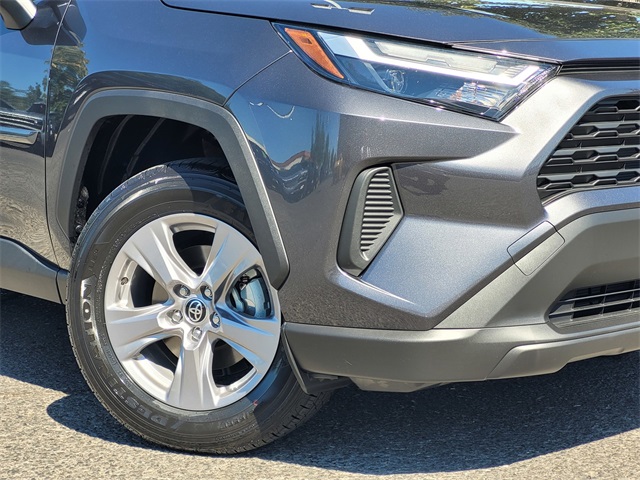 2025 Toyota RAV4 Hybrid XLE photo 4