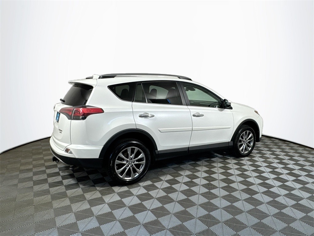 2017 Toyota RAV4 Limited photo 10