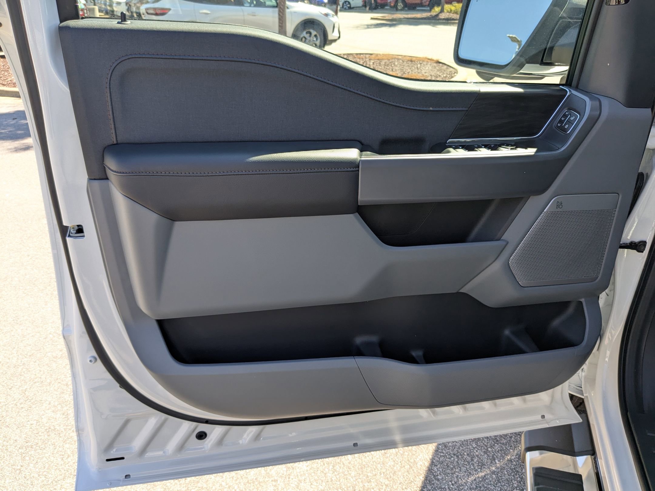 2025 Ford F-150 Lariat photo 11