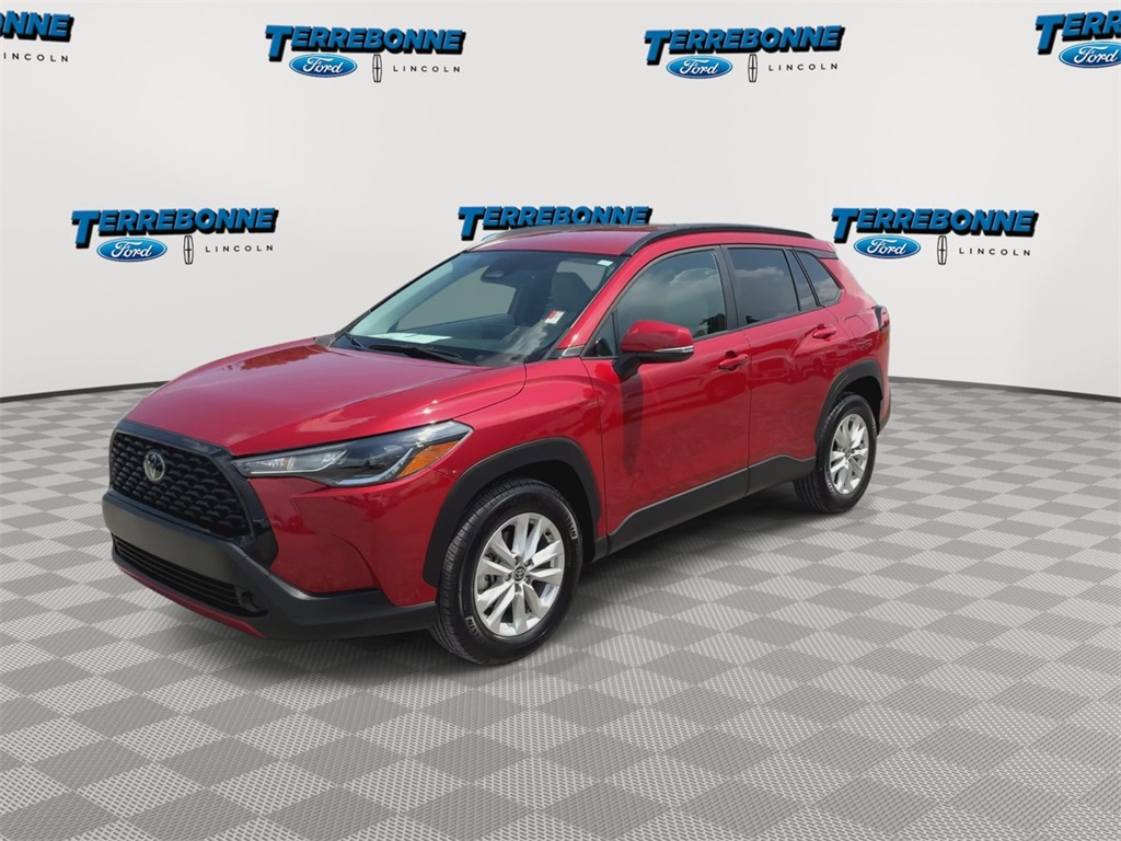 2023 Toyota Corolla Cross LE photo 2
