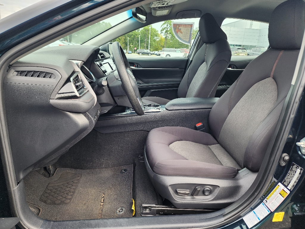 2020 Toyota Camry LE photo 26