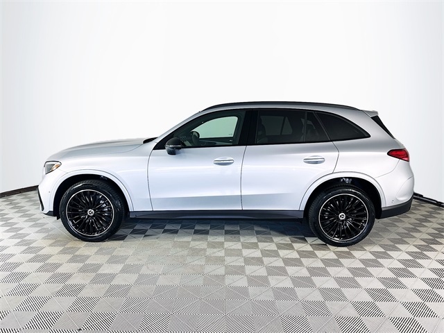 2025 Mercedes Benz GLC 300 photo 4