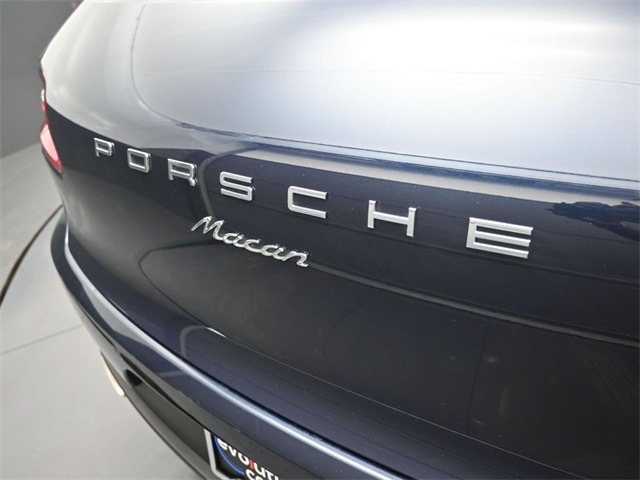 2018 Porsche Macan Base photo 36