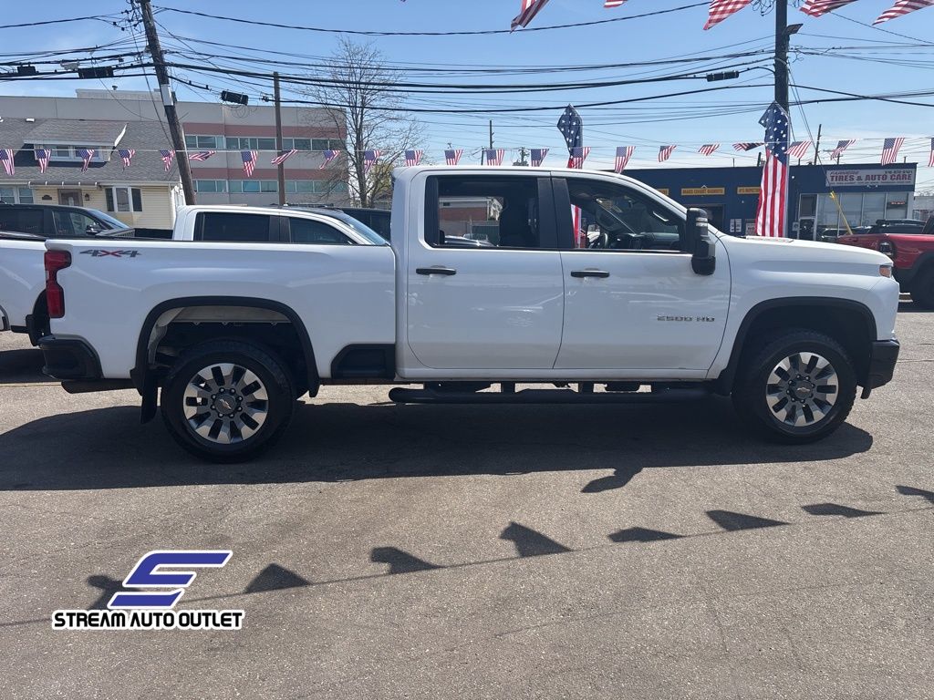 2022 Chevrolet Silverado 2500HD Custom photo 8