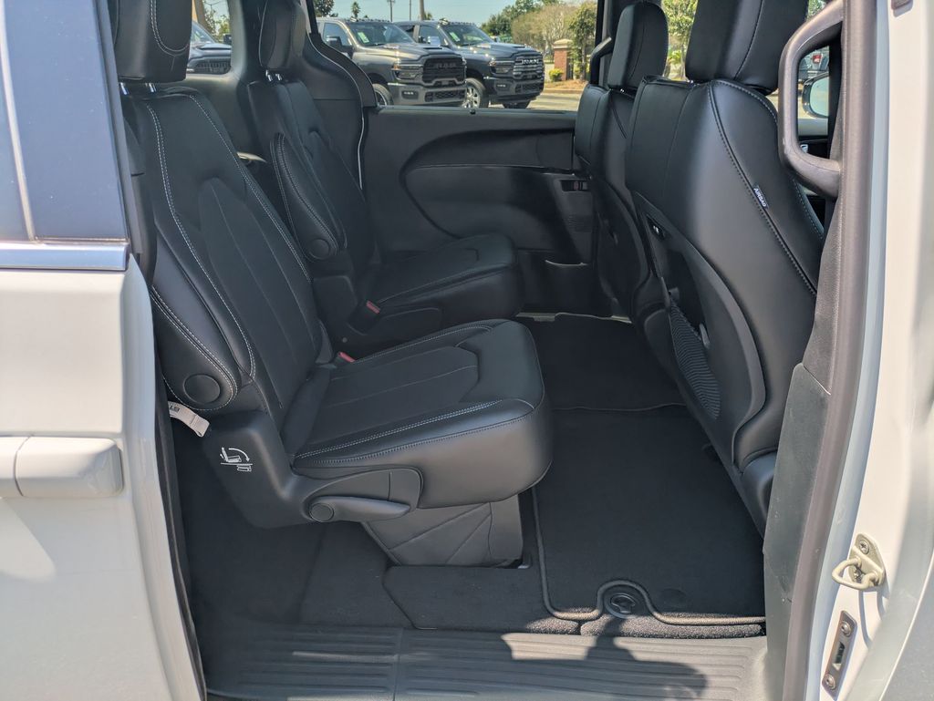 2026 Chrysler Pacifica photo 25