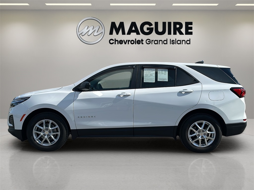 2023 Chevrolet Equinox LS photo 3