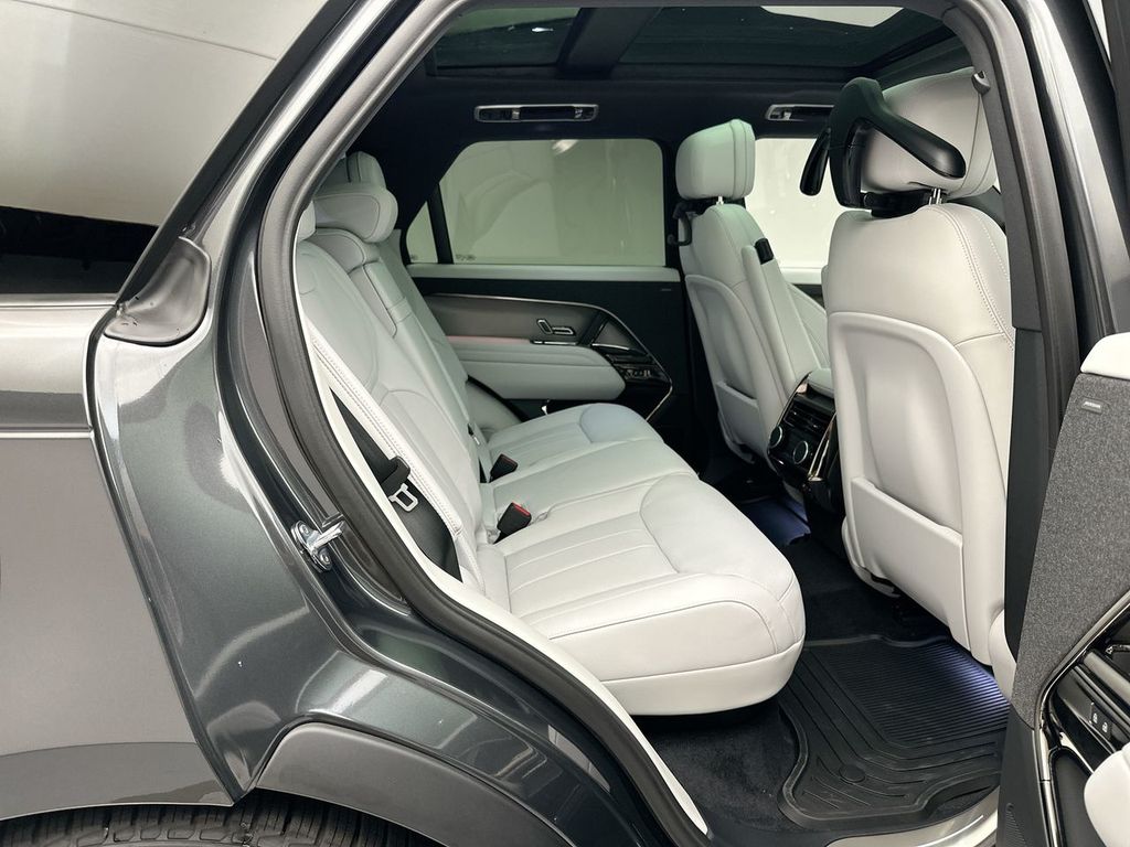 2025 Land Rover Range Rover Sport SE photo 6