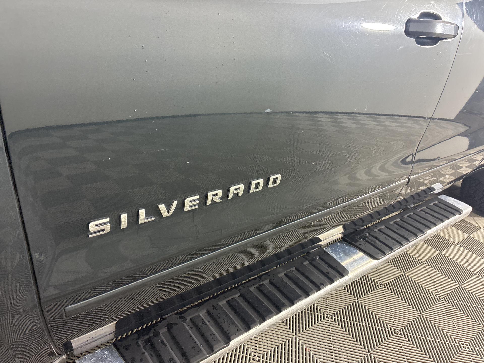 2017 Chevrolet Silverado 1500 LT photo 9