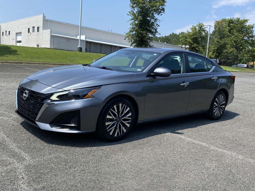 2023 Nissan Altima 2.5 SV photo 4