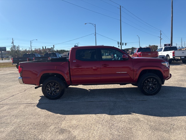 2022 Toyota Tacoma SR5's photo