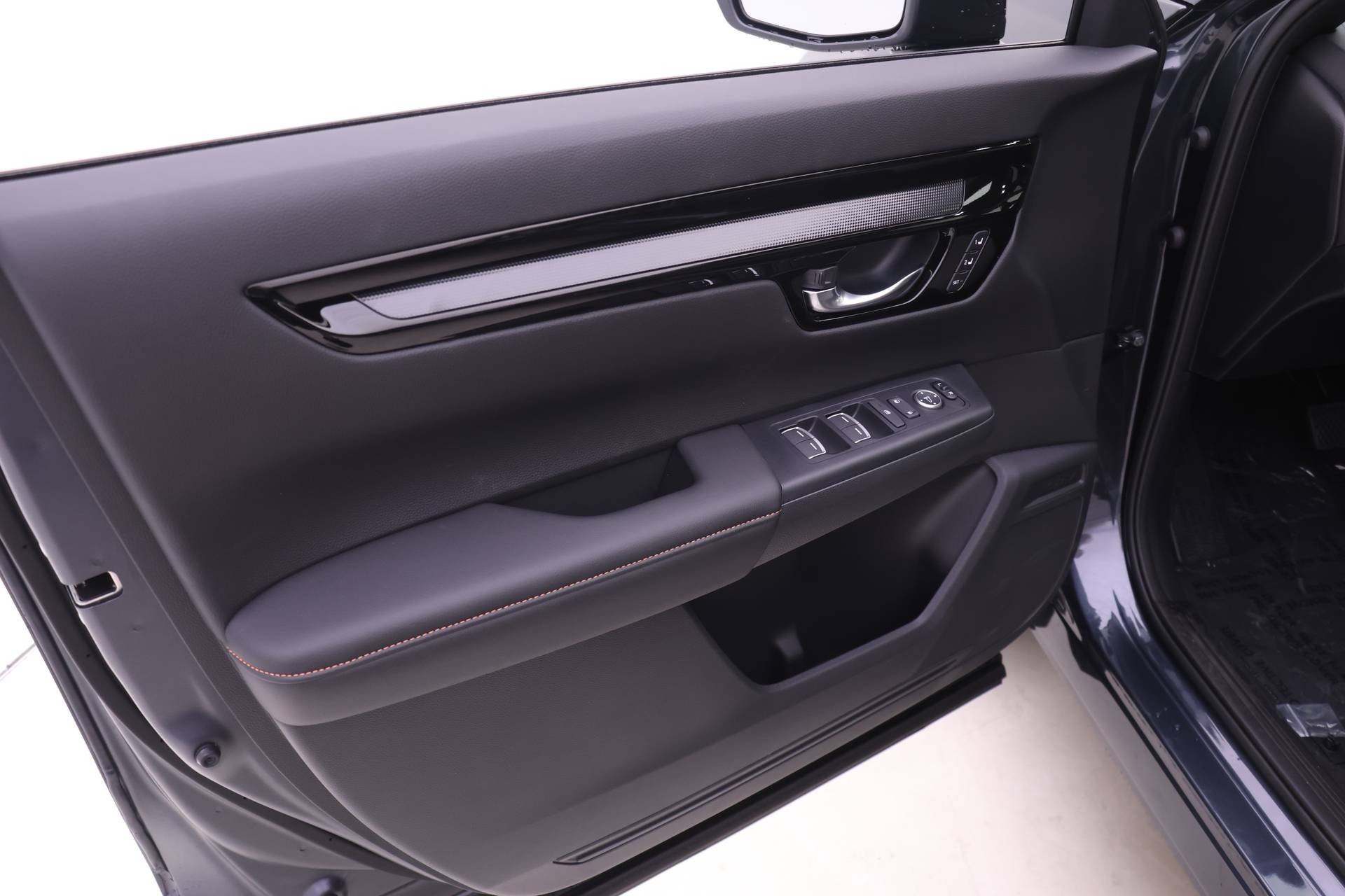 2026 Honda CR-V Hybrid Sport Touring photo 6