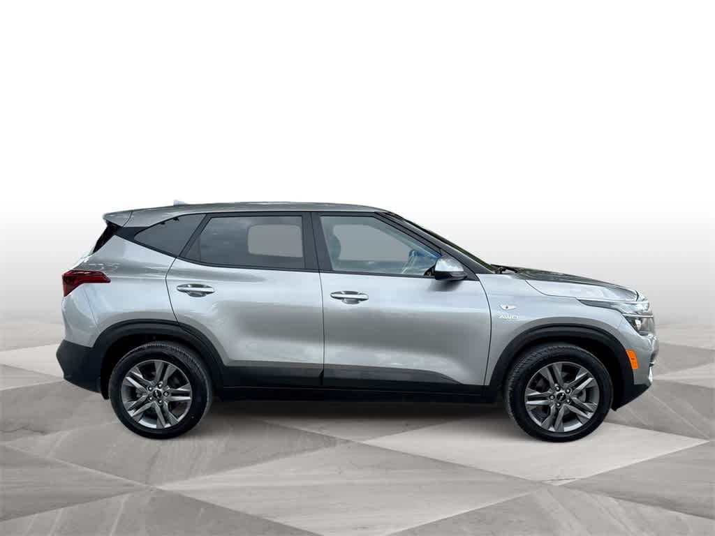 2023 Kia Seltos LX photo 7