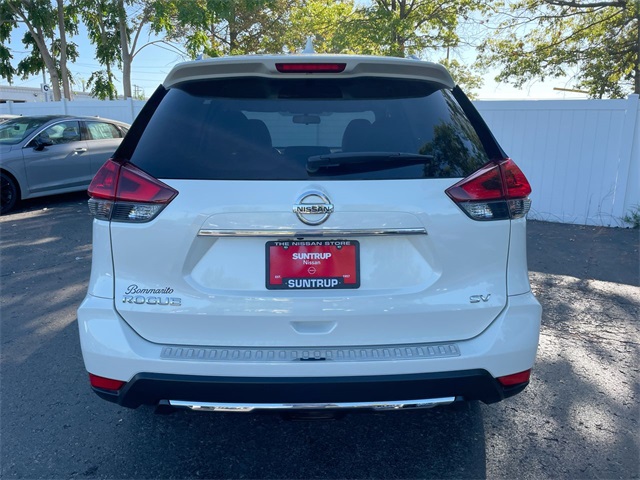 2018 Nissan Rogue SV photo 12