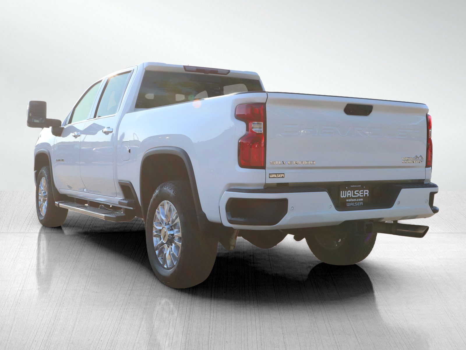 2022 Chevrolet Silverado High Country photo 3