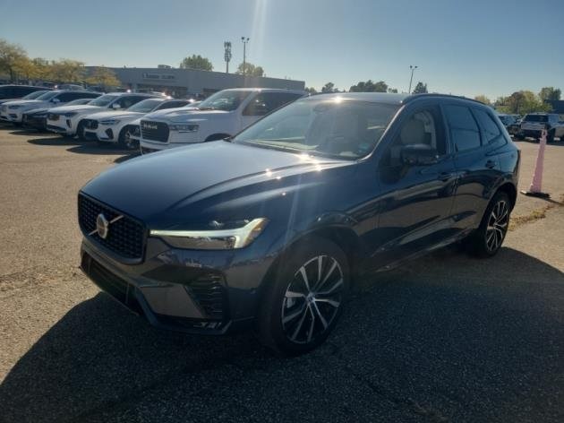 2023 Volvo XC60 B5 Plus photo 2