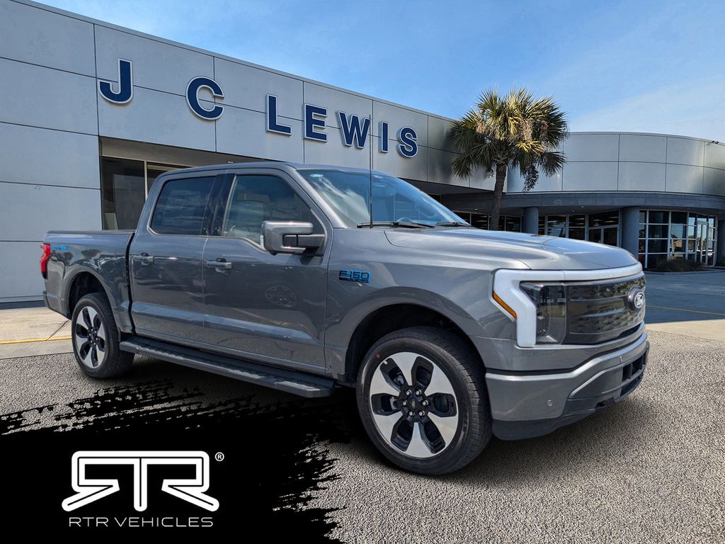 2025 Ford F-150 Lightning Platinum's photo
