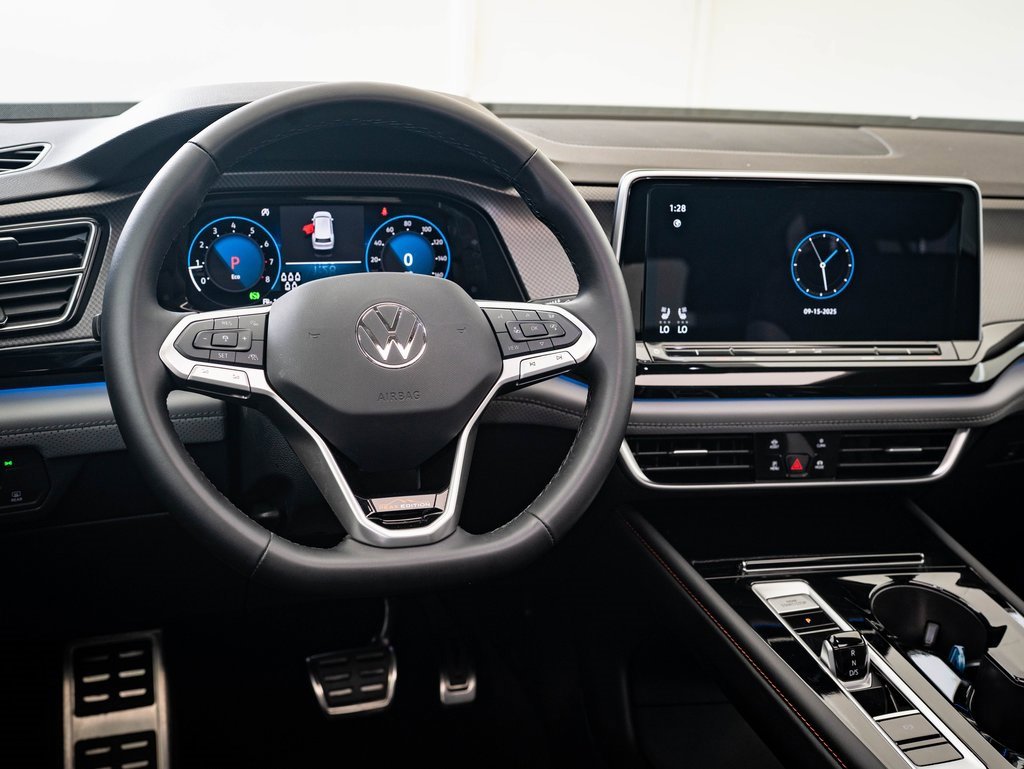 2025 Volkswagen Atlas Peak Edition SE photo 3