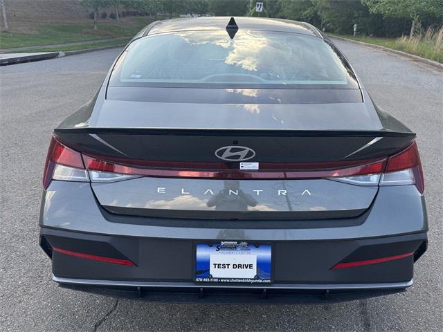 2025 Hyundai Elantra SEL Sport photo 4