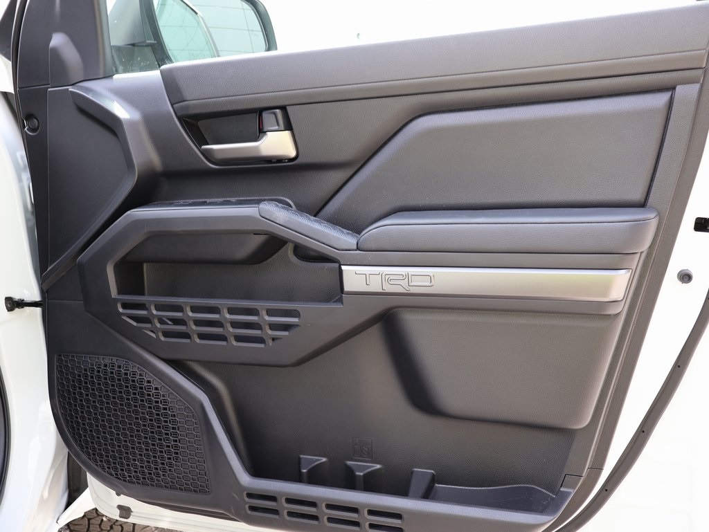 2025 Toyota Tacoma TRD Off-Road photo 8