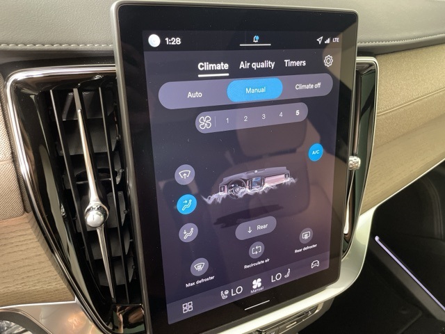 2026 Volvo XC90 AWD Plus photo 26