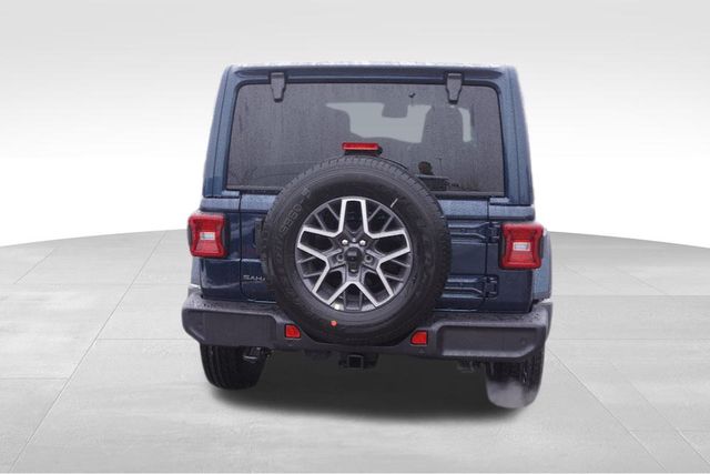 2025 Jeep Wrangler Sahara photo 4