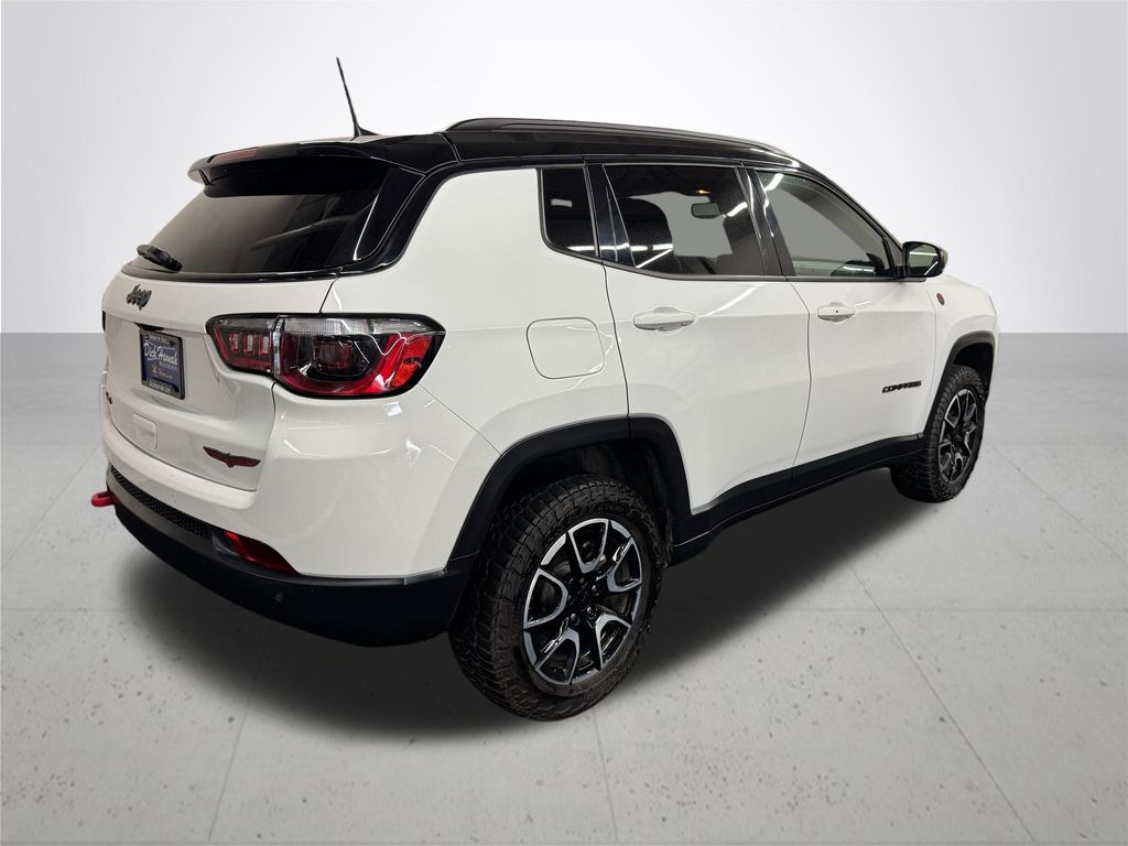 2024 Jeep Compass Trailhawk photo 6