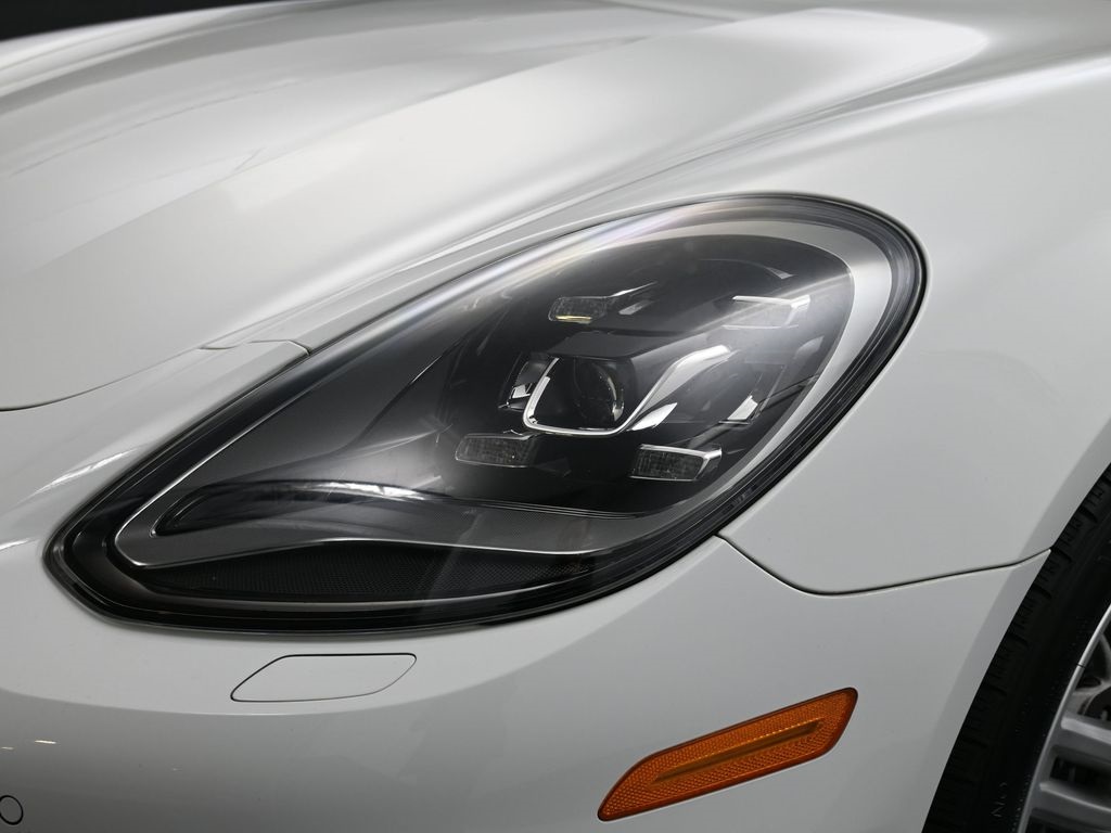 2019 Porsche Panamera Base photo 18