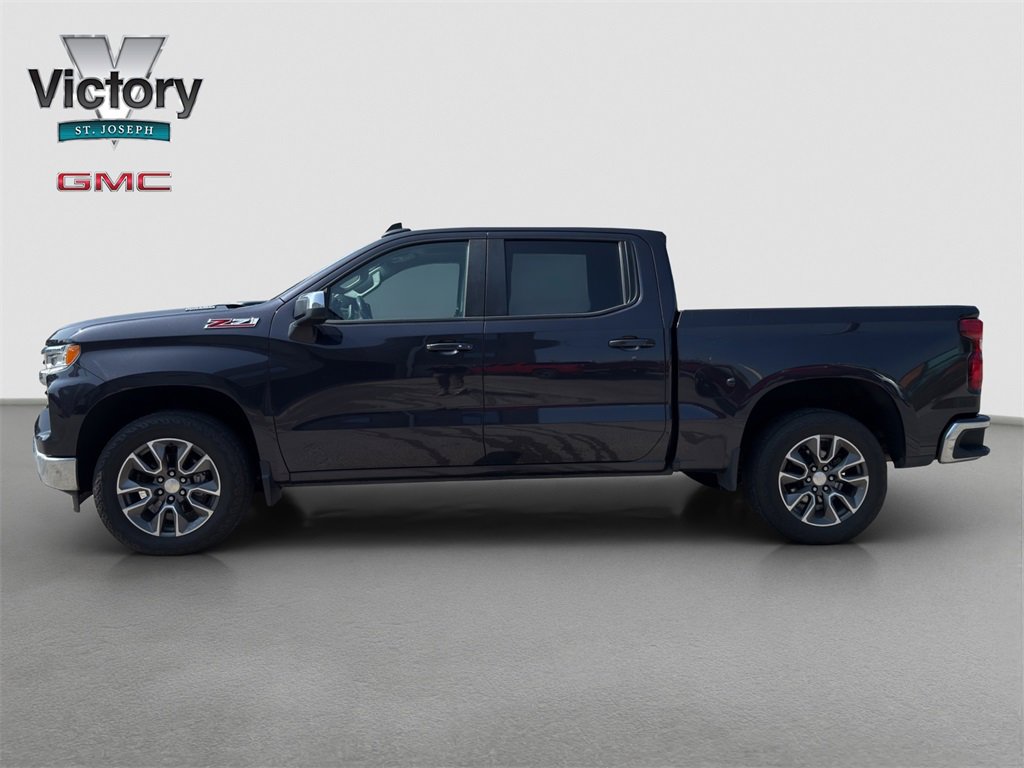 2022 Chevrolet Silverado LT photo 5